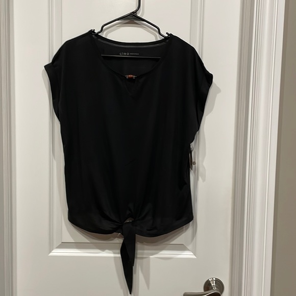 Ladies black top. - Picture 1 of 4